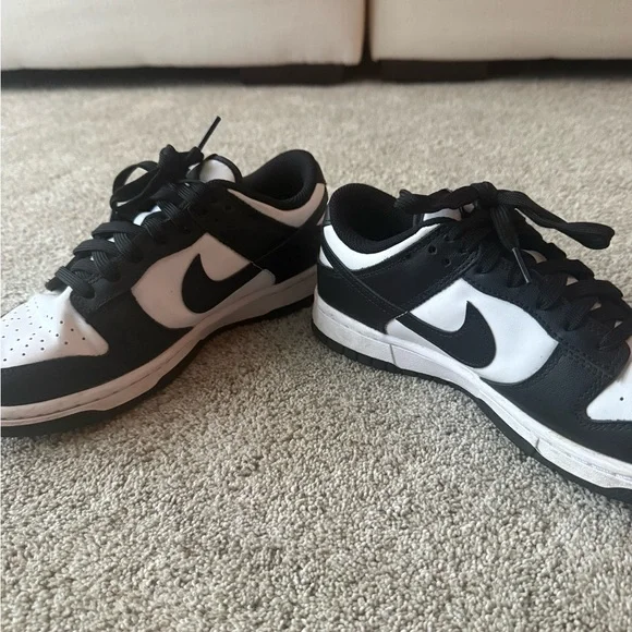 Nike Classic Black and White Low-Tops - Picture 2 of 6